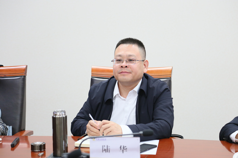 陆华_副本.jpg 陆华_副本.jpg