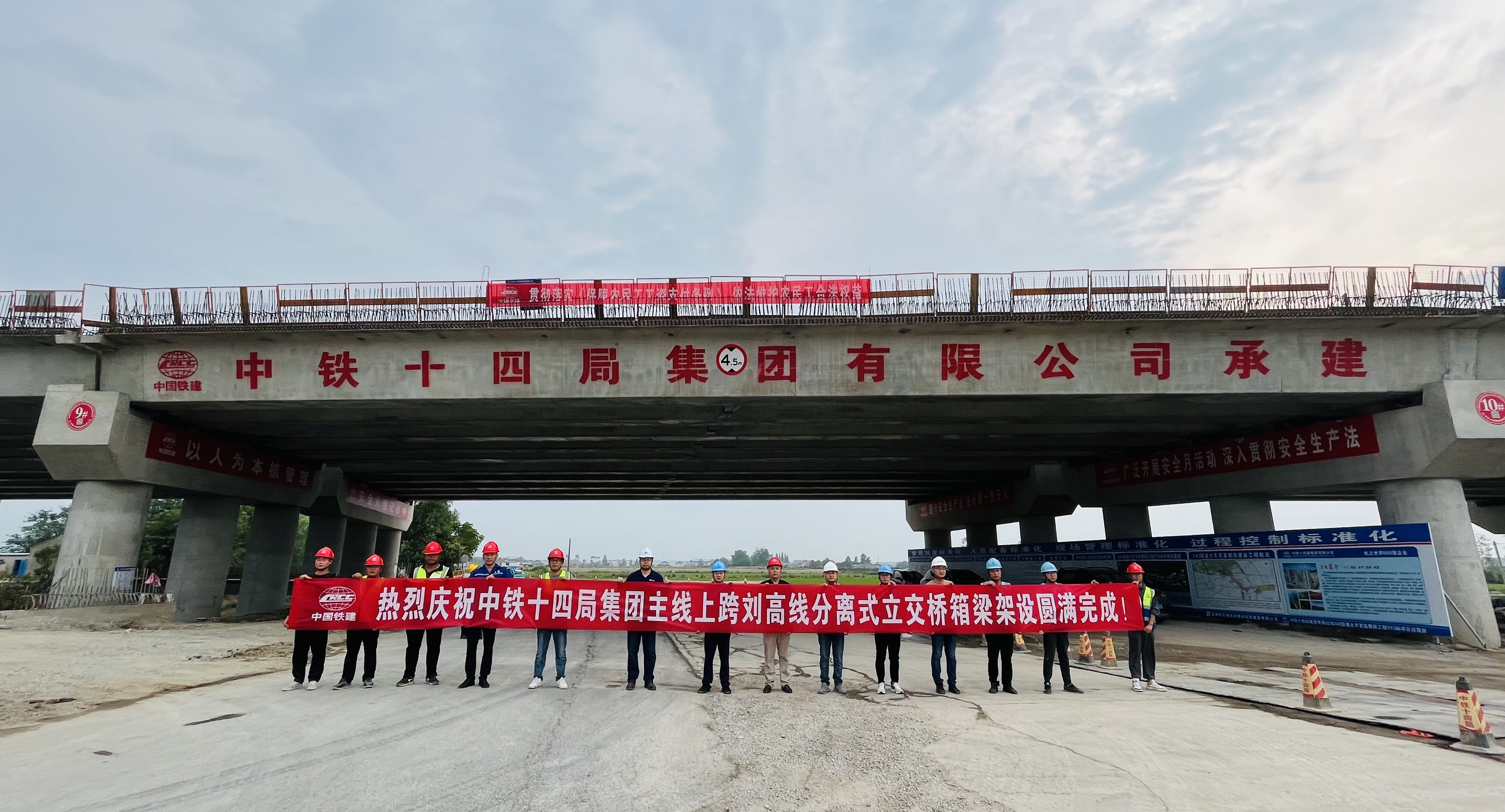 合影留念.jpg 合影留念.jpg