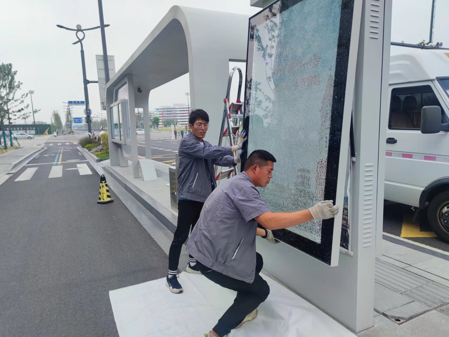 场站维修队.jpg 场站维修队.jpg