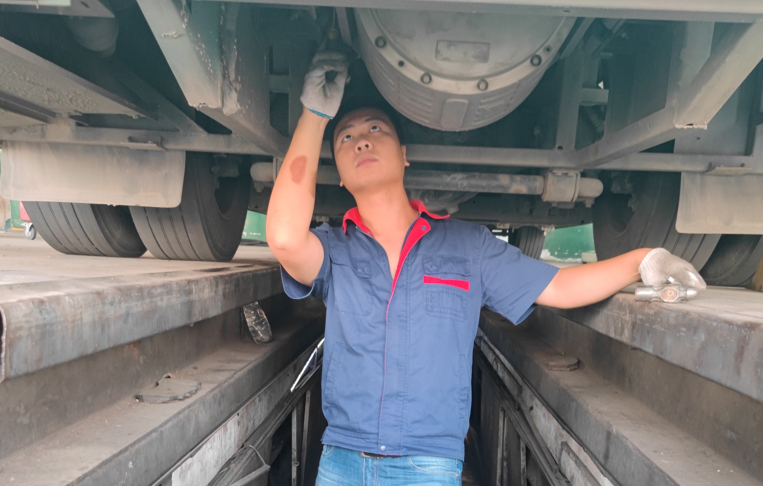 修理工张永林.jpg 修理工张永林.jpg