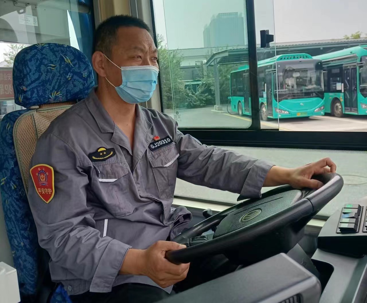 驾驶员马军.jpg 驾驶员马军.jpg