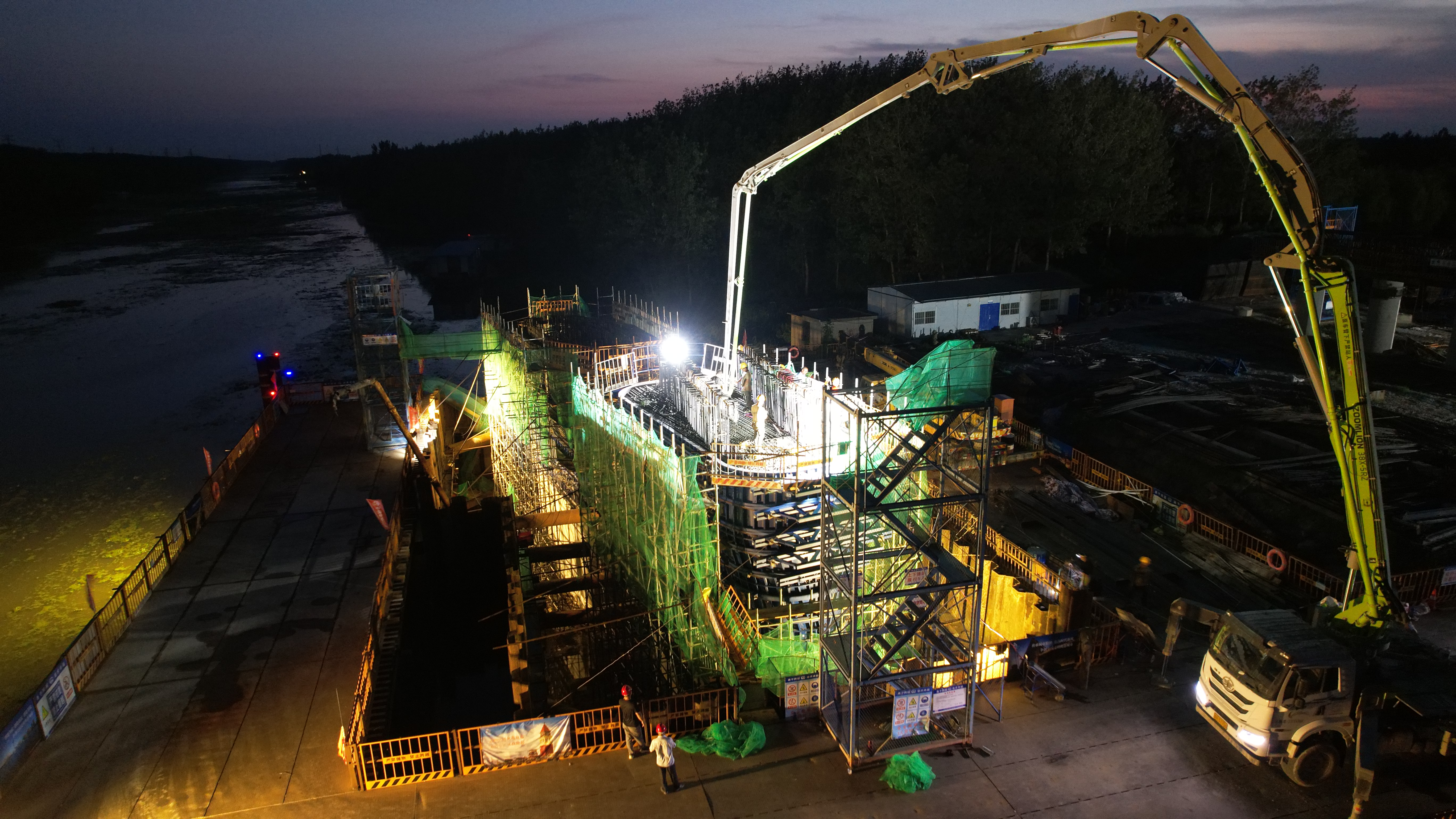 中秋2.jpg 中秋2.jpg