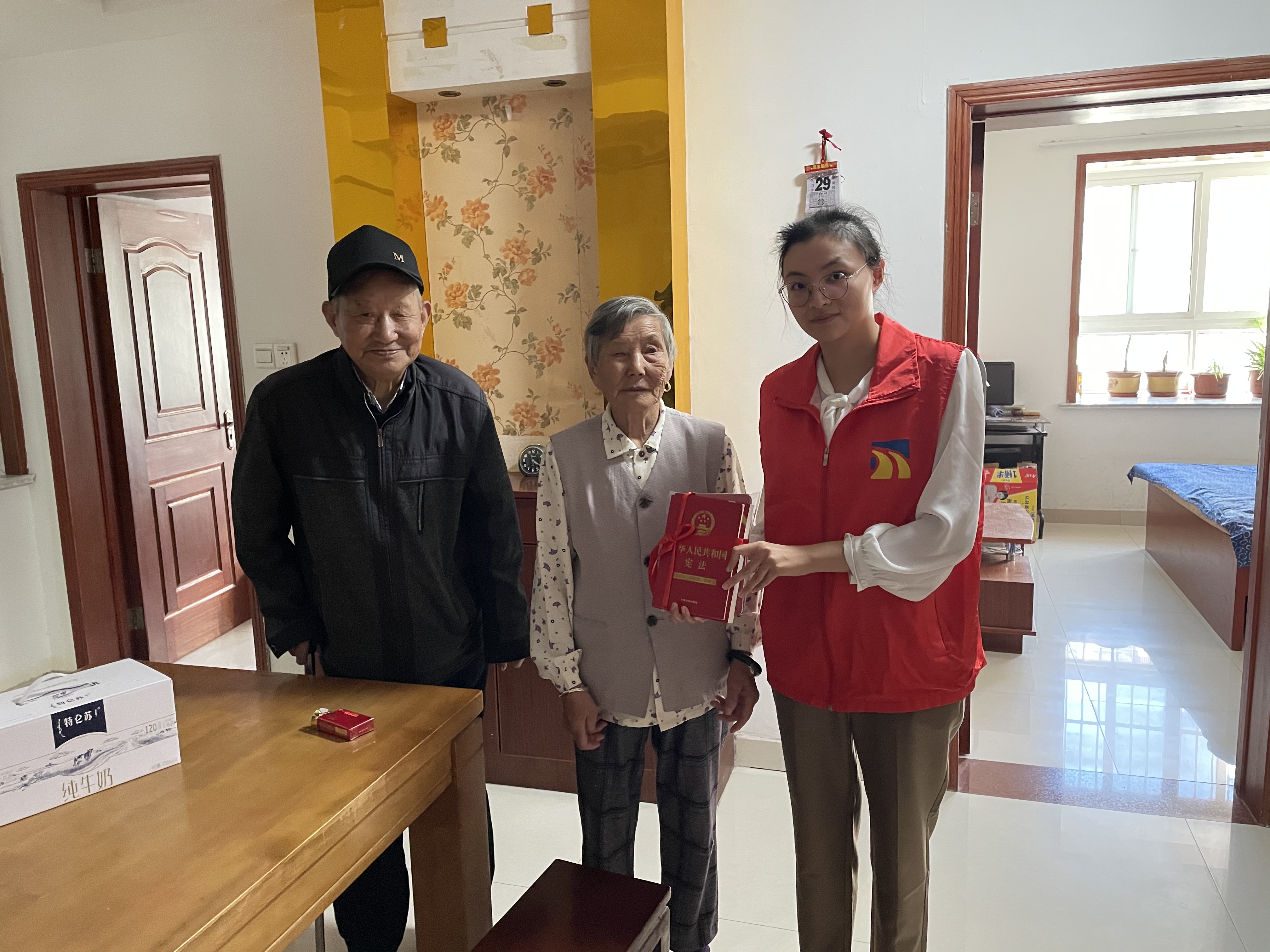 孤寡老人2.jpg 孤寡老人2.jpg