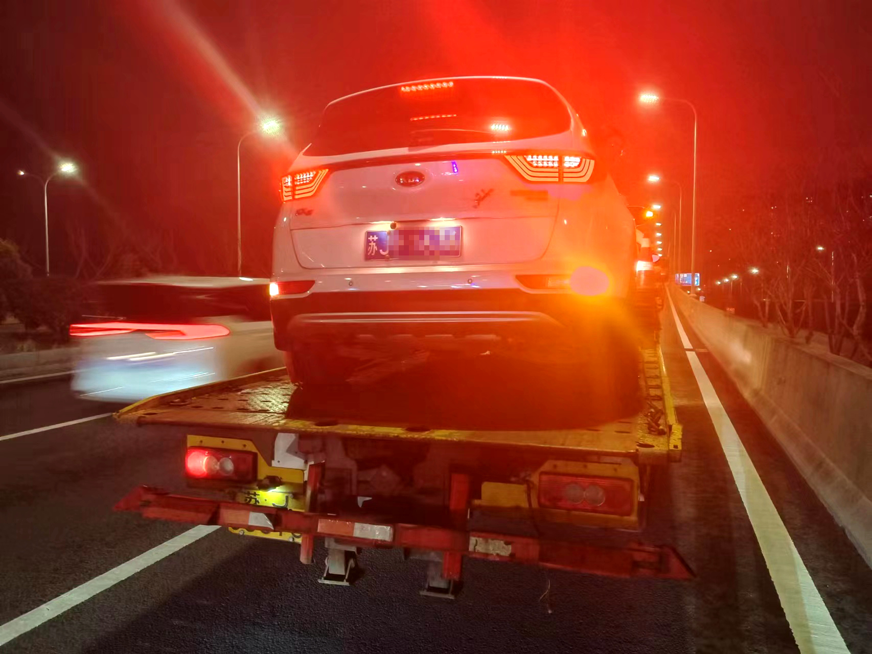 新盐高架上的清道夫.jpg 新盐高架上的清道夫.jpg