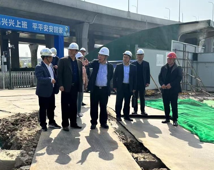 王总安全检查.jpg 王总安全检查.jpg