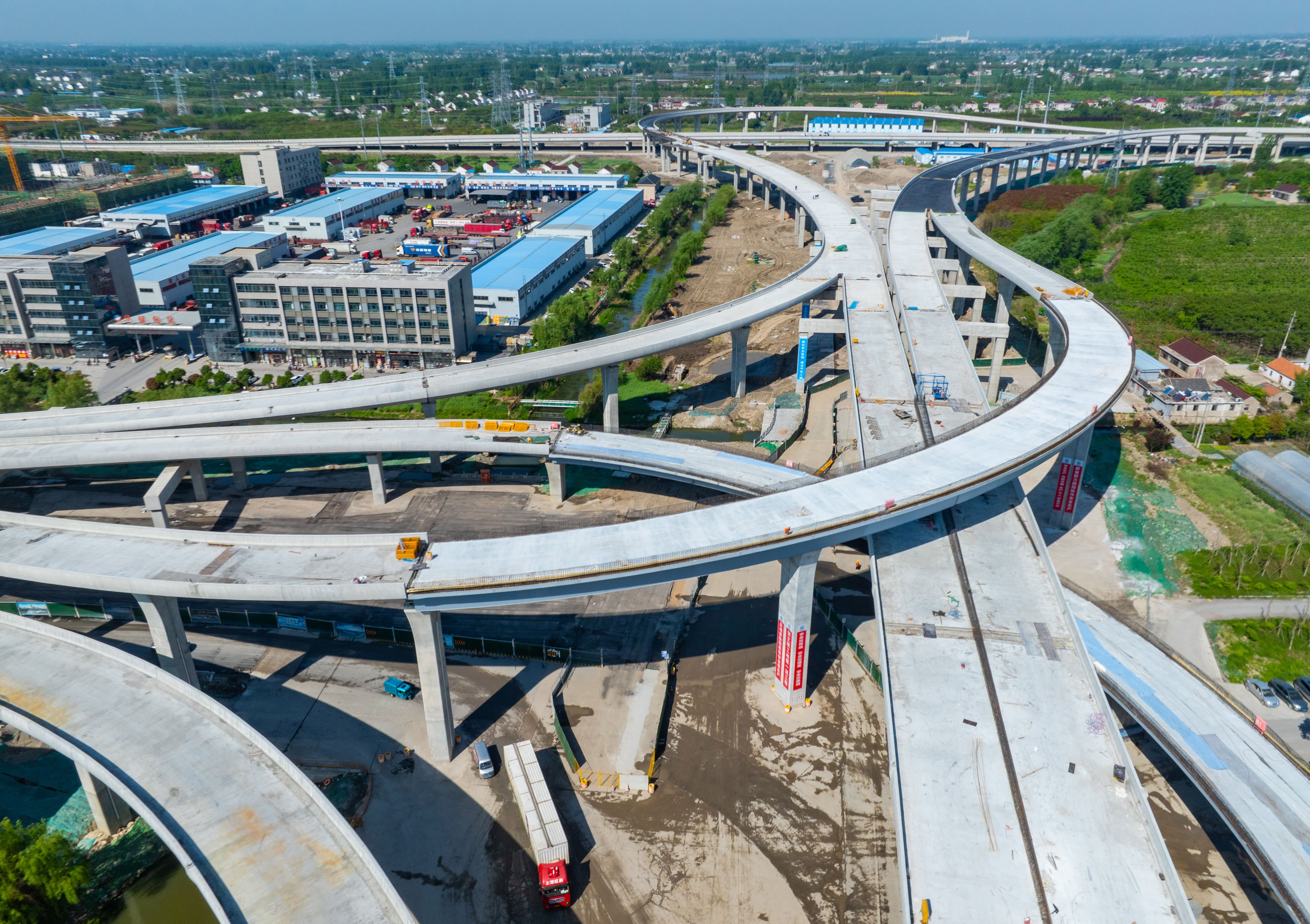 高架四期与204国道盐阜快速通道通过互通匝道“无缝对接”。.jpg 高架四期与204国道盐阜快速通道通过互通匝道“无缝对接”。.jpg