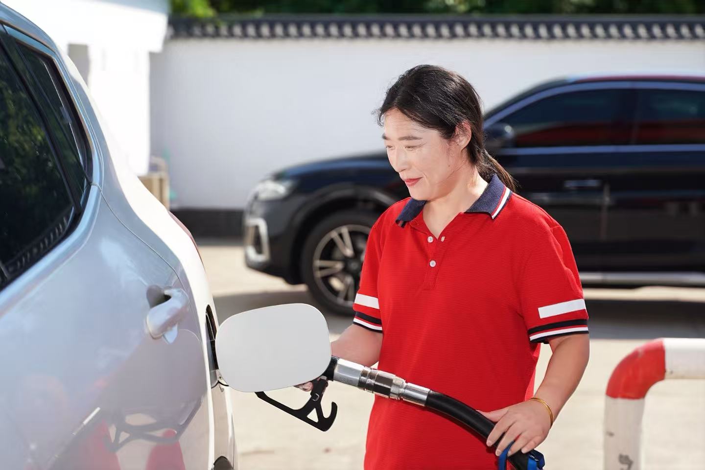 加油站2.jpg 加油站2.jpg